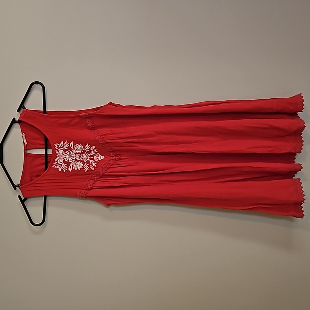 Mini dress with flower stitching in front